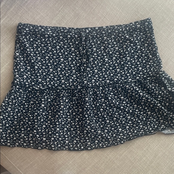 Brandy Melville NWOT Floral Skirt - Picture 2 of 4